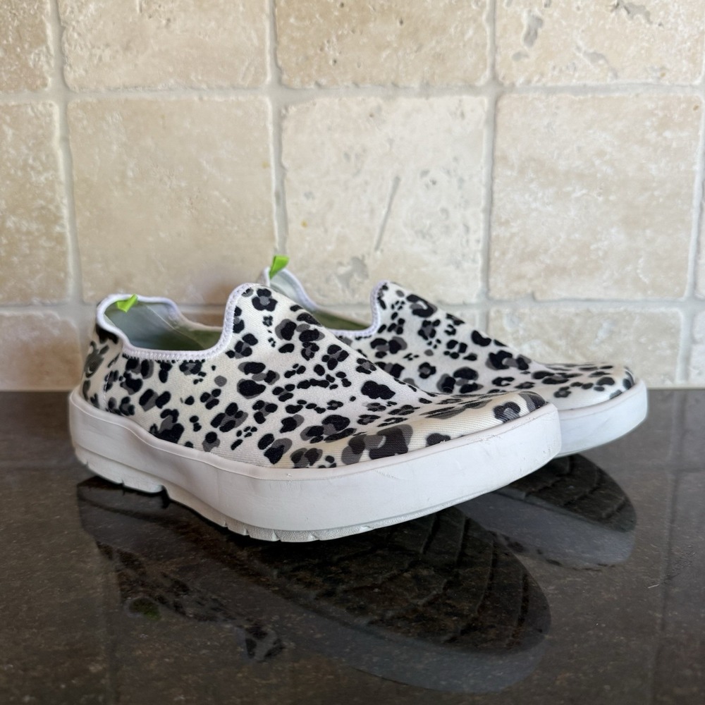 Oofos OOmg Snow Leopard Print Recovery Comfort Shoes Women's Size 9